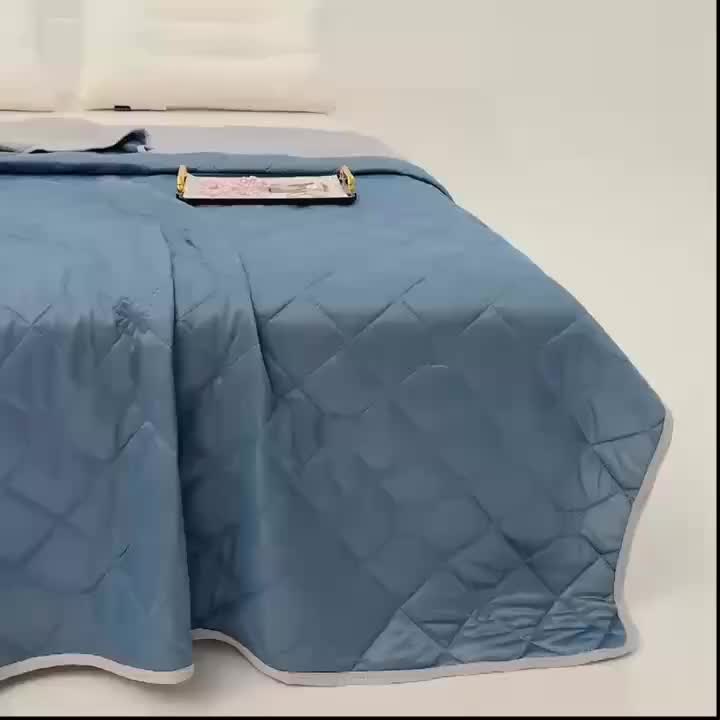 1pc Cooling Blanket, Lightweight Breathable 100% Polyester with Reversible Geometric Design, for Hot Sleepers Night Sweats Relief & Multipurpose Bed Couch Travel Use, Machine Washable, Ideal Gift for Home Comfort