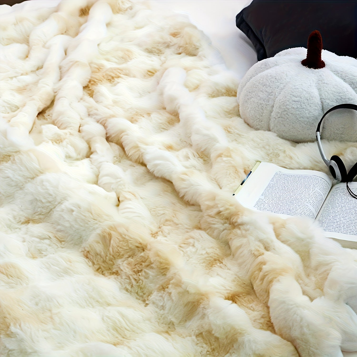 Faux Fur Heavy Plush Throw Blanket – Super Soft Warm Cozy Fleece Blanket for Couch Bed & Travel, All-Season Gift Blanket
