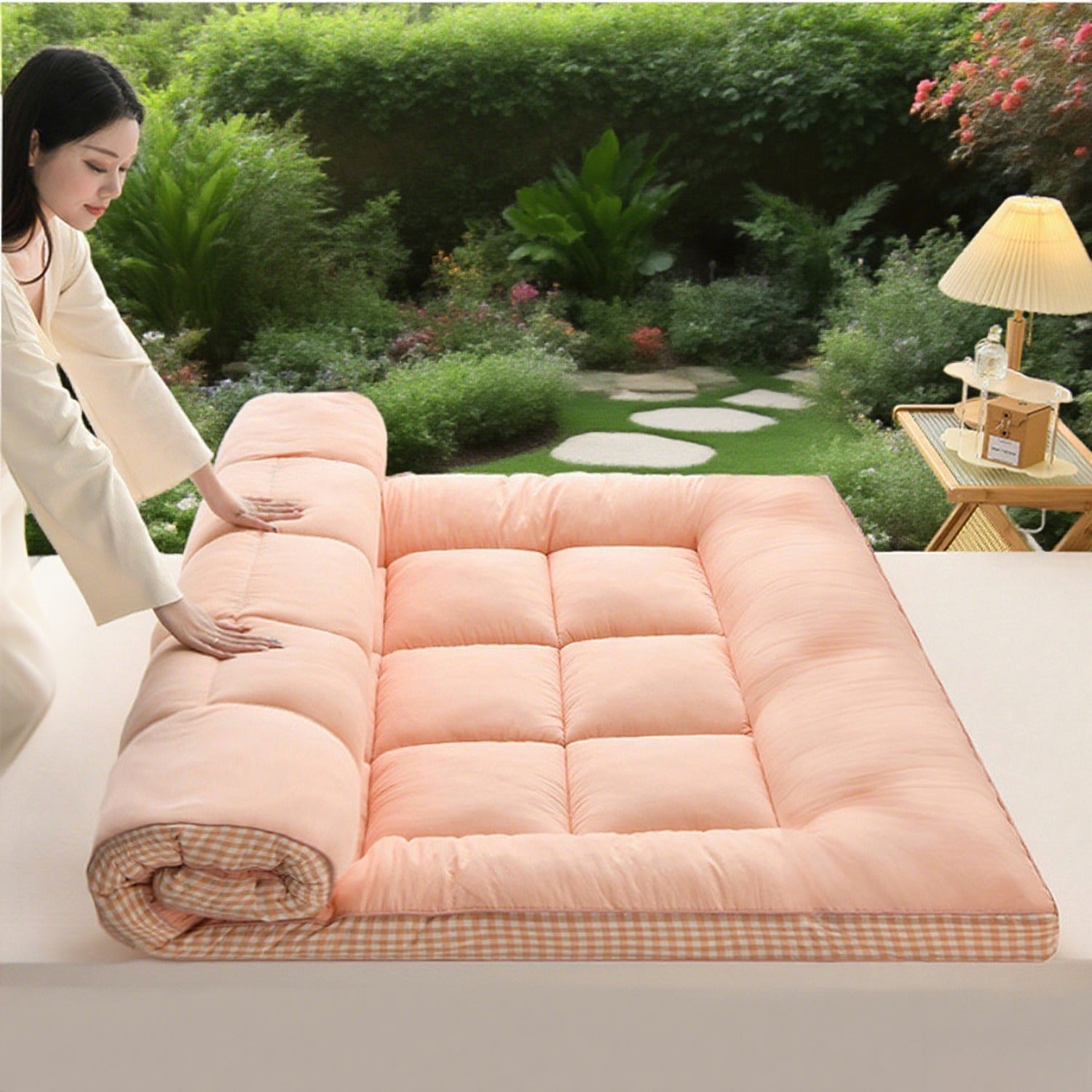 Foldable Checkered Mattress Pad, Mattress Topper with Elastic Belt Suitable for Bed Frame, Quilted Fitted Mattress Pad Cover, Machine Washable Bed, Stretches Up to 21' Top Layer & Fits Most Beds
