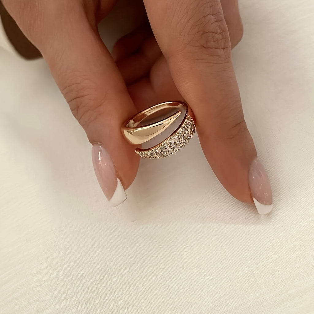 A Stylish And Unique Open-Ended Ring for Women, Adorned with Beautiful Synthetic Diamonds And Featuring a Geometric Design, Perfect for Everyday Wear Or Special Events