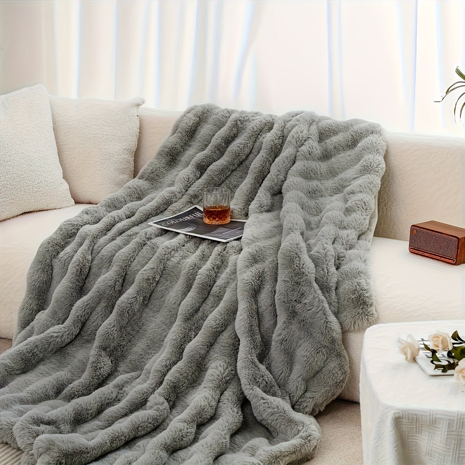 Faux Fur Heavy Plush Throw Blanket – Super Soft Warm Cozy Fleece Blanket for Couch Bed & Travel, All-Season Gift Blanket