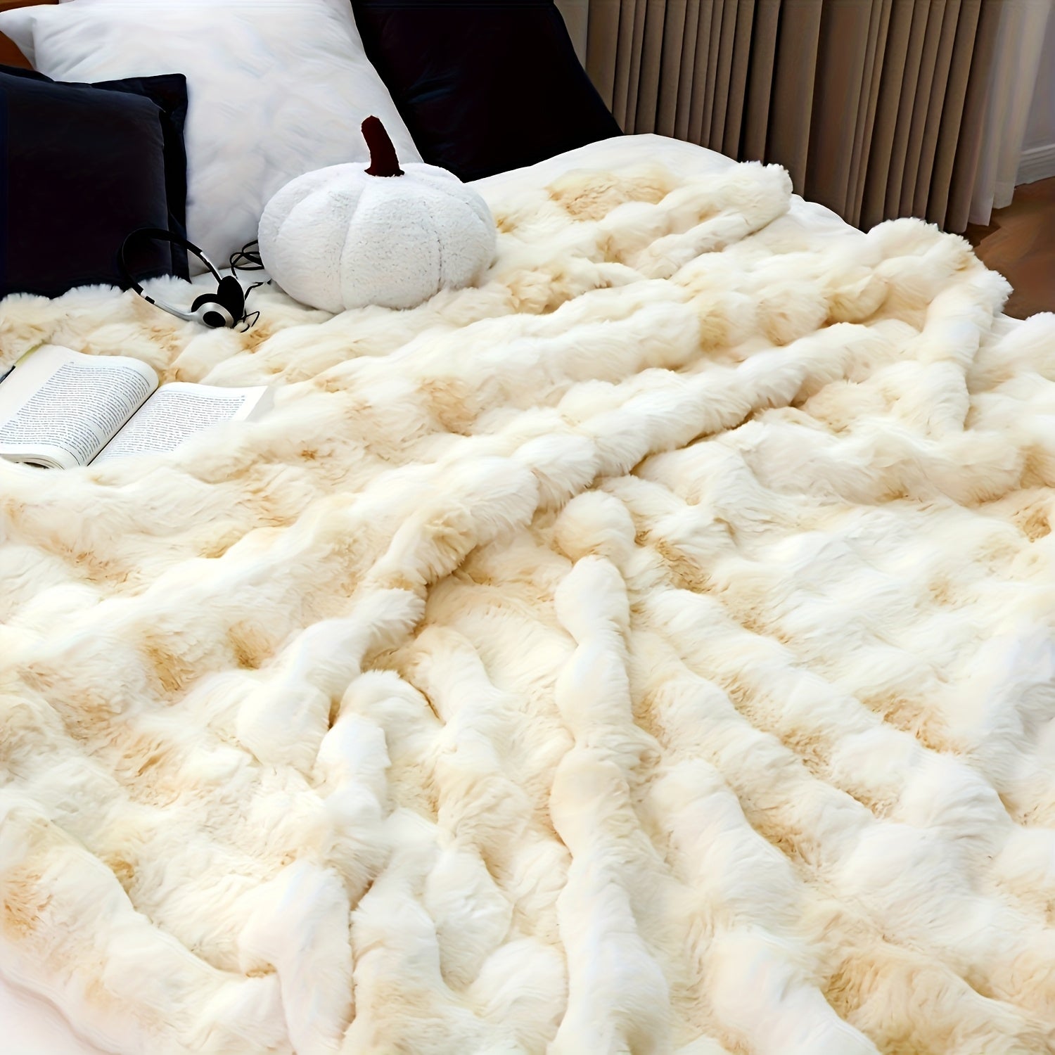 Faux Fur Heavy Plush Throw Blanket – Super Soft Warm Cozy Fleece Blanket for Couch Bed & Travel, All-Season Gift Blanket