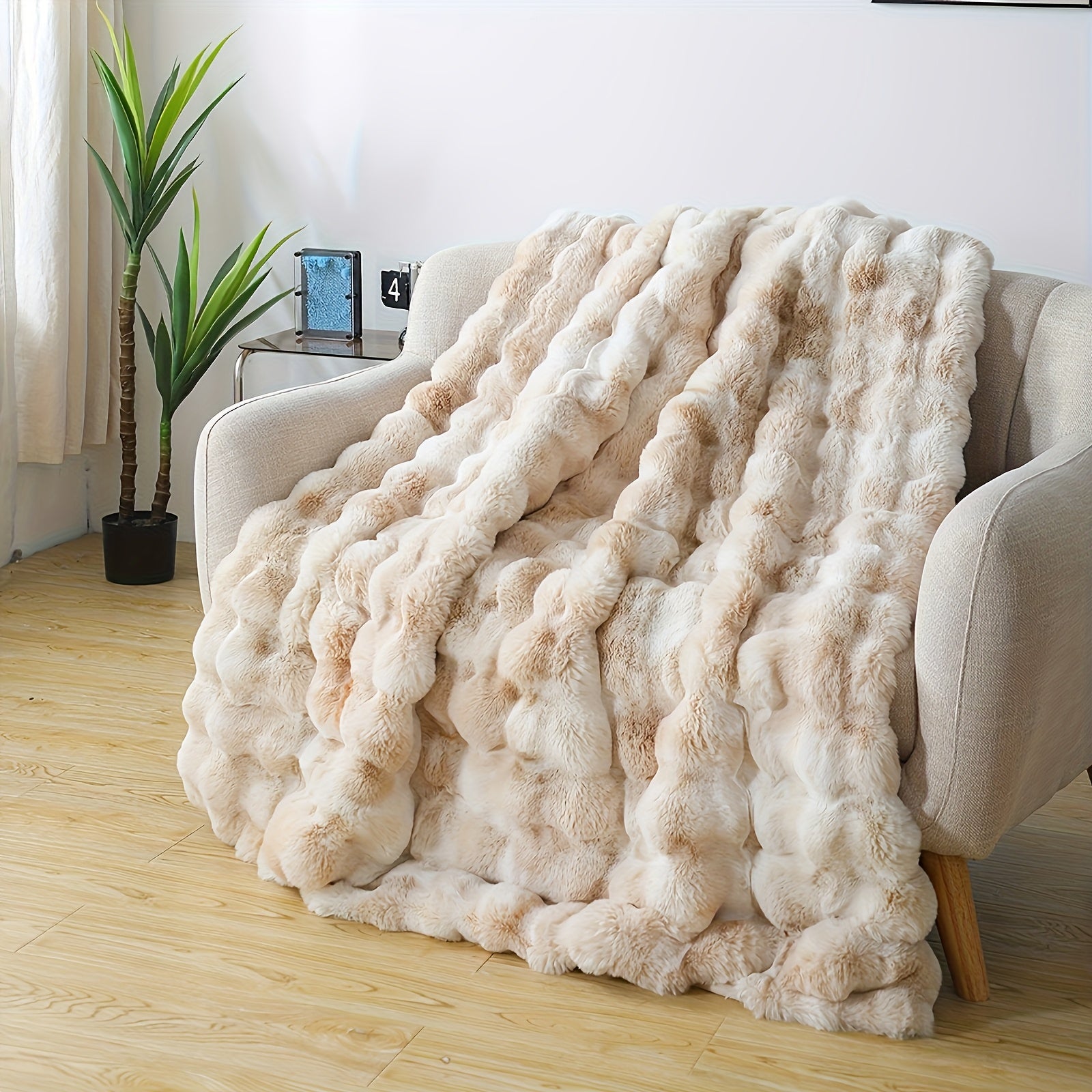 Faux Fur Heavy Plush Throw Blanket – Super Soft Warm Cozy Fleece Blanket for Couch Bed & Travel, All-Season Gift Blanket