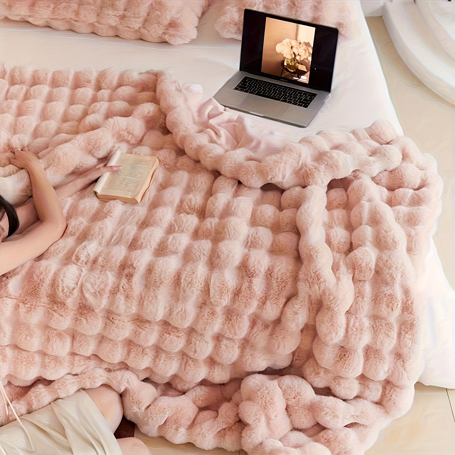Faux Fur Heavy Plush Throw Blanket – Super Soft Warm Cozy Fleece Blanket for Couch Bed & Travel, All-Season Gift Blanket