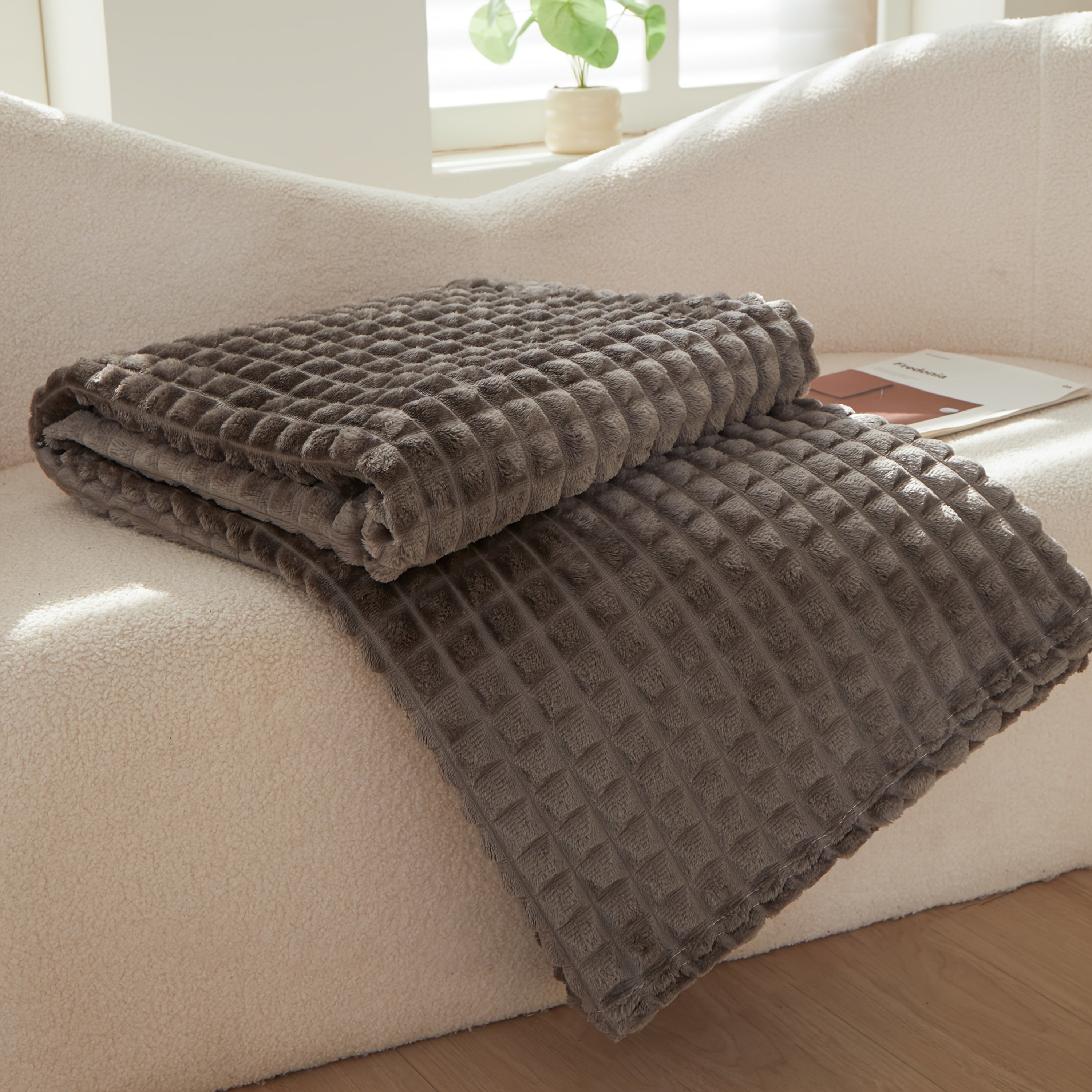 Solid Colour Plush Throw Blanket – Soft Warm Sofa Blanket for Naps, Office, Camping & Pets | All-Season Bedspread Gift Blanket | White Khaki Grey | Multiple Sizes
