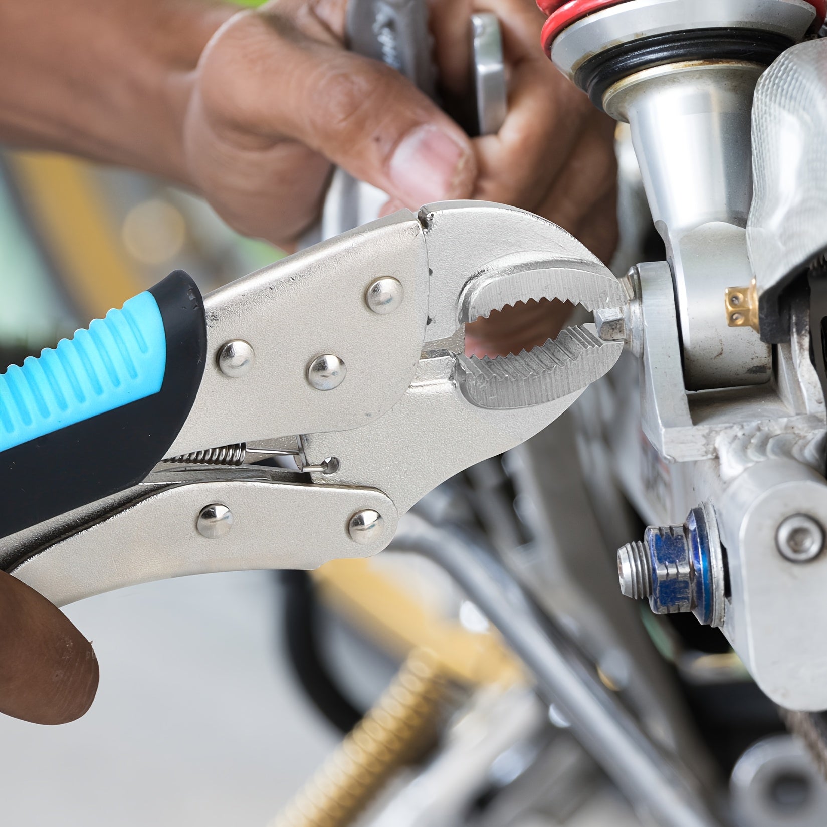 WPM Tool Set Includes a 6pcs Collection of Locking Pliers, Featuring Vice Grips in Sizes 5", 7", And 10" with Curved Jaws, Along with Long Nose Locking Pliers Measuring 6-1/2" And 9-1/2", And a 6" Locking C-Clamp