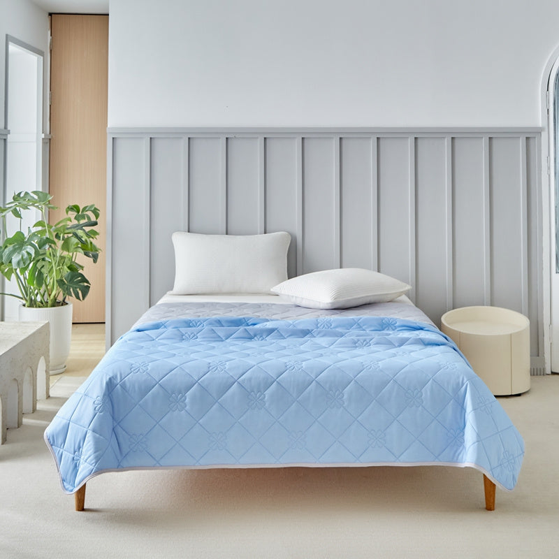 1pc Cooling Blanket, Lightweight Breathable 100% Polyester with Reversible Geometric Design, for Hot Sleepers Night Sweats Relief & Multipurpose Bed Couch Travel Use, Machine Washable, Ideal Gift for Home Comfort, All-Season or Summer Use - Machine Washab