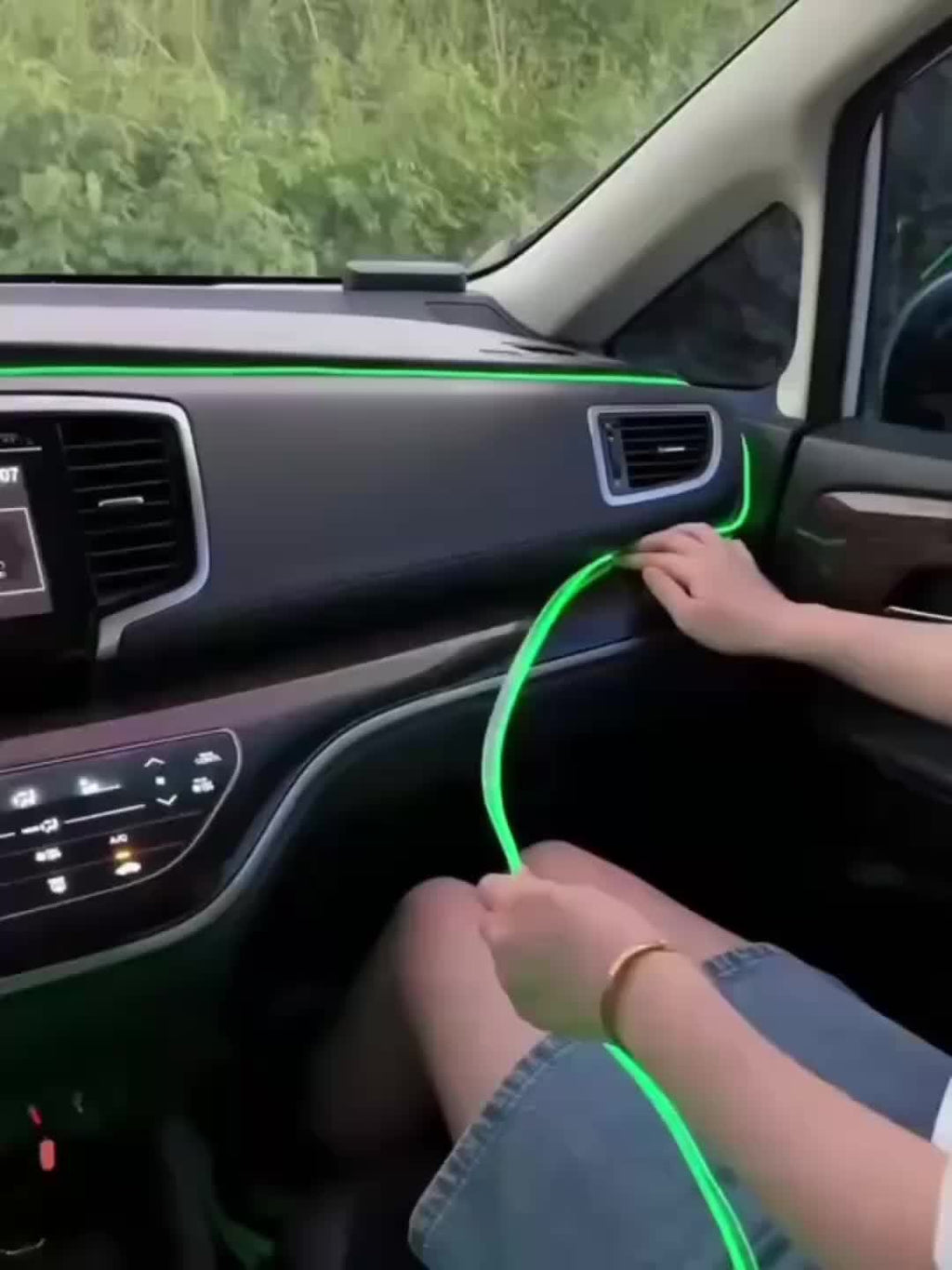 196-Inch Cuttable Automotive Interior LED Light Strips, RGB Usb-Controlled LED Lighting Kits, 8-Color Automotive Neon Lights, Flexible Control Optical Fibers And Music Synchronization Rhythms, Suitable for Car Doors, Consoles And Instrument Panels